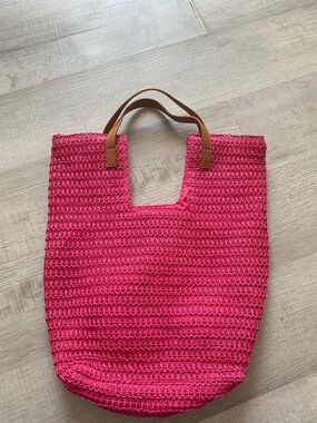 Shiraleah Hot Pink Woven Beach Bag.